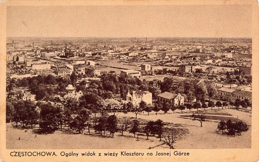 Widok panoramiczny miasta z końca lat trzydziestych XX w.z wieży klasztoru jasnogórskiego.